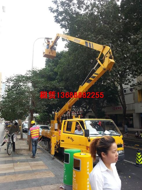 16米路燈維修車出租現(xiàn)場(chǎng)